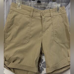 EUC Eddie Bauer Women's Khaki Cargo Shorts Size‎ 6